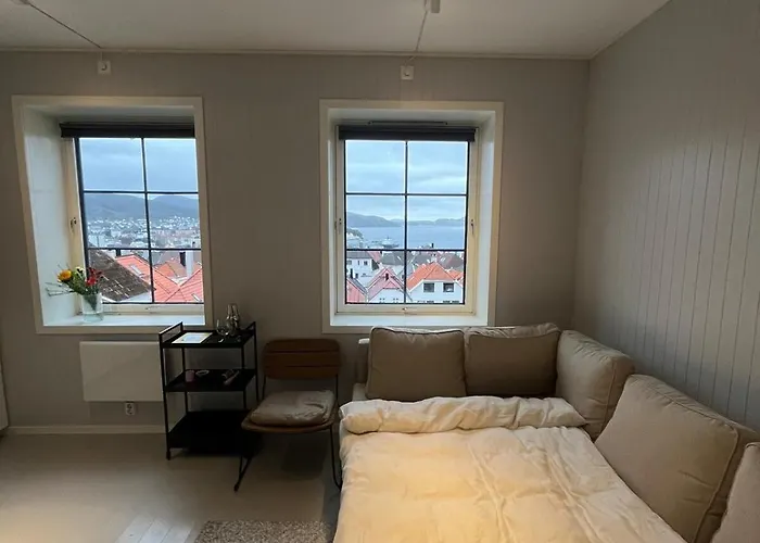 アパート And In Sandviken With Sea View