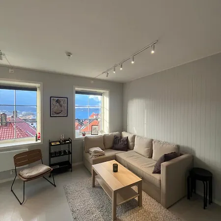 And In Sandviken With Sea View Leilighet