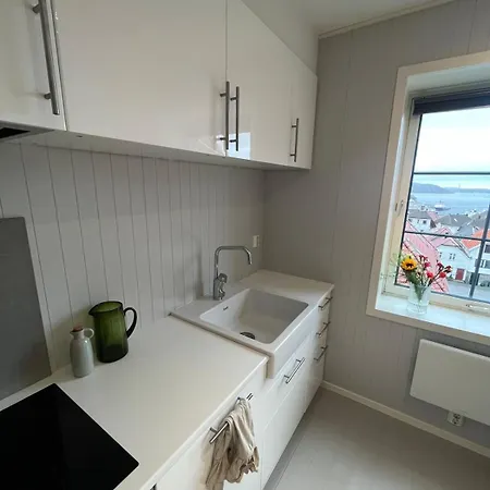 Апартаменти And In Sandviken With Sea View