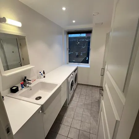 And In Sandviken With Sea View Leilighet